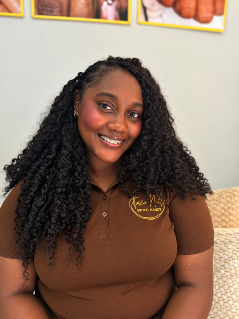 Atavia Nails team member 1